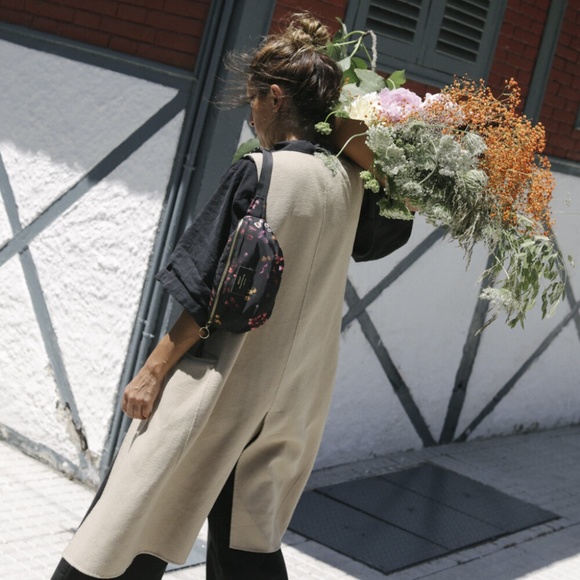 NWT WOUF Tulips Recycled Polyester Waist Hip Belly Belt (or Shoulder) Bag Spain - Picture 5 of 5